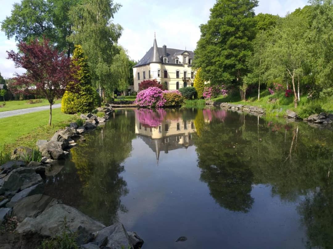 Chateau Les Tourelles Bertrix Buitenkant foto